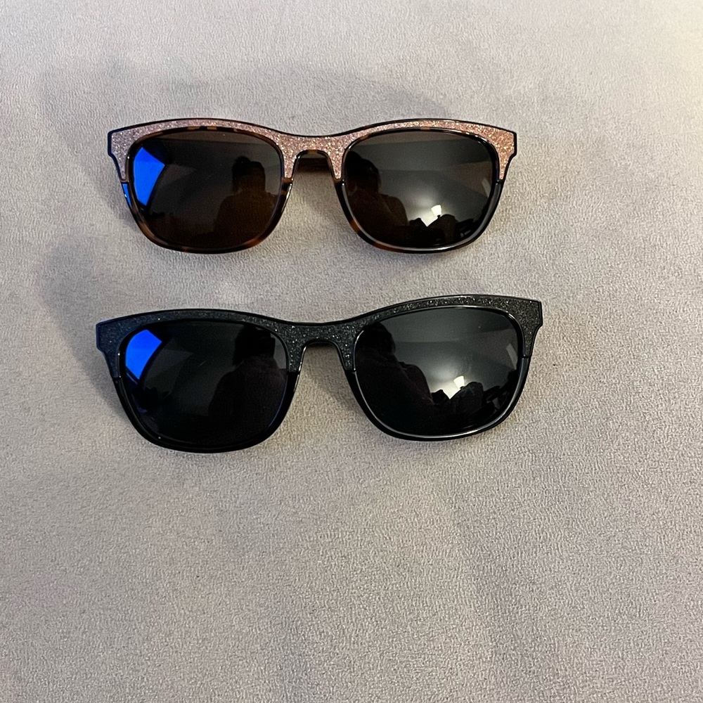 2 pairs of sunglasses